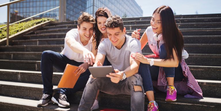 Ayudas para la contratación de jovenes cualificados en Valencia 2025